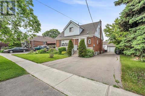 40 WHITLEY AVENUE Toronto (Downsview-Roding-CFB) ON M3K1A2