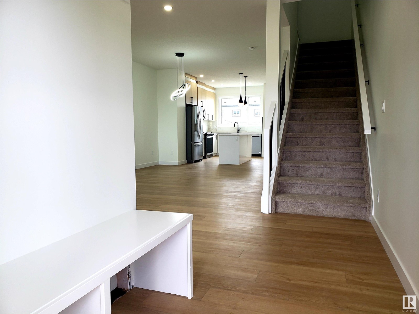 120 28 ST SW