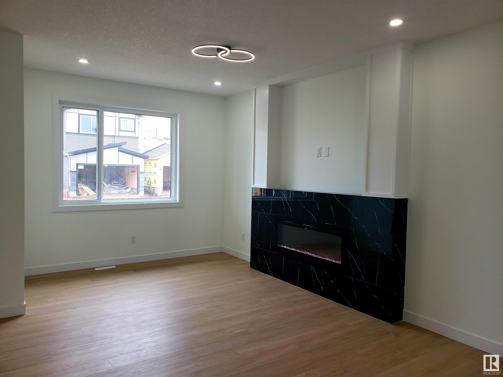 120 28 ST SW