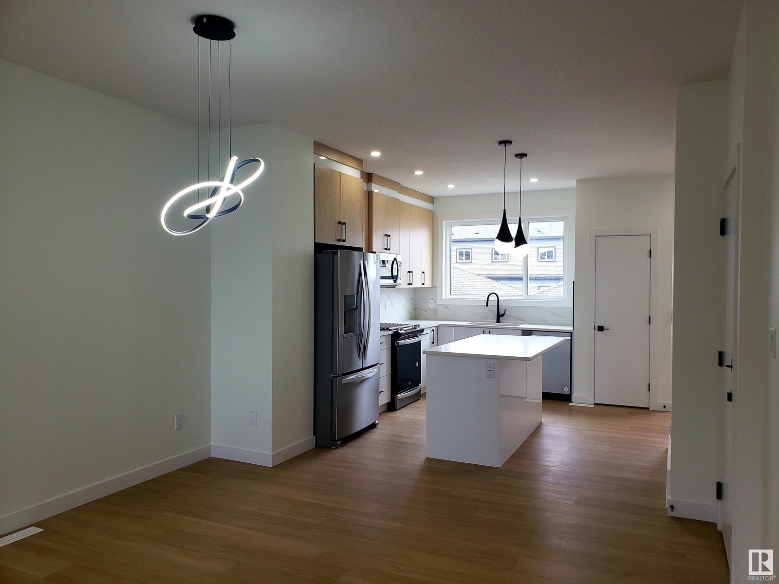 120 28 ST SW