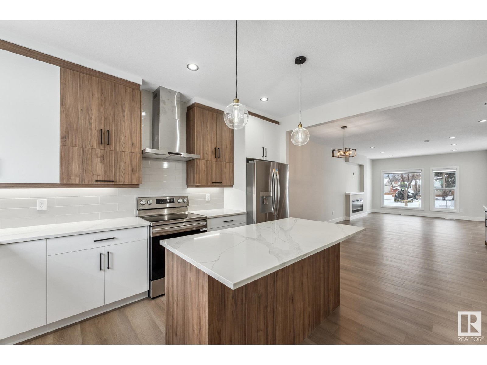 10415 68 AV NW
