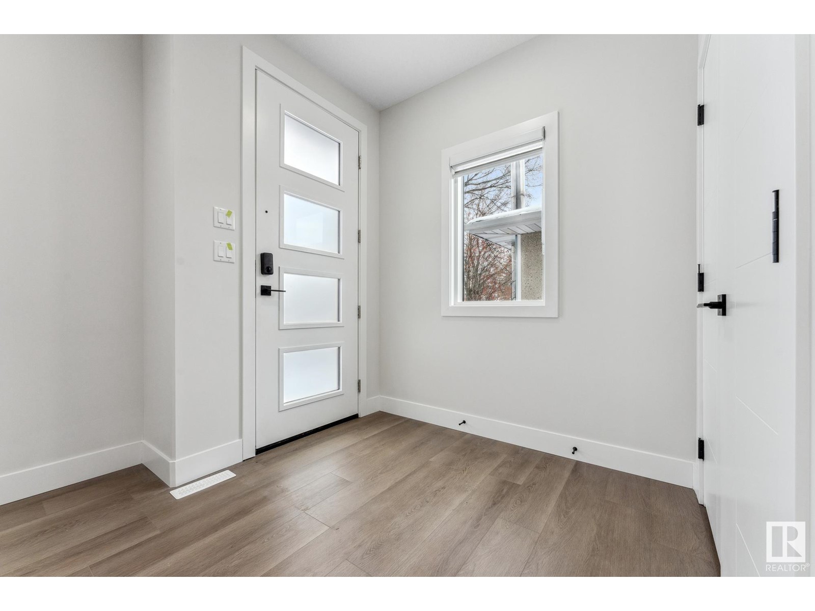 10415 68 AV NW