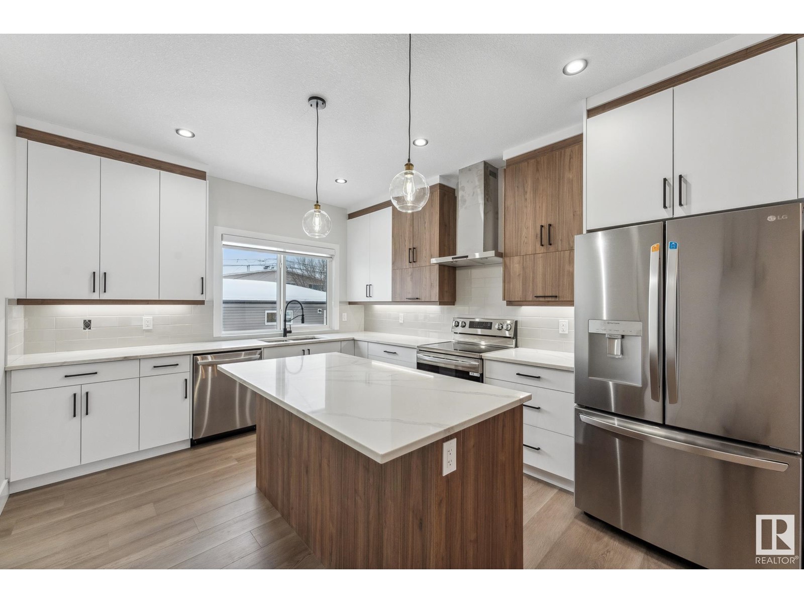 10415 68 AV NW