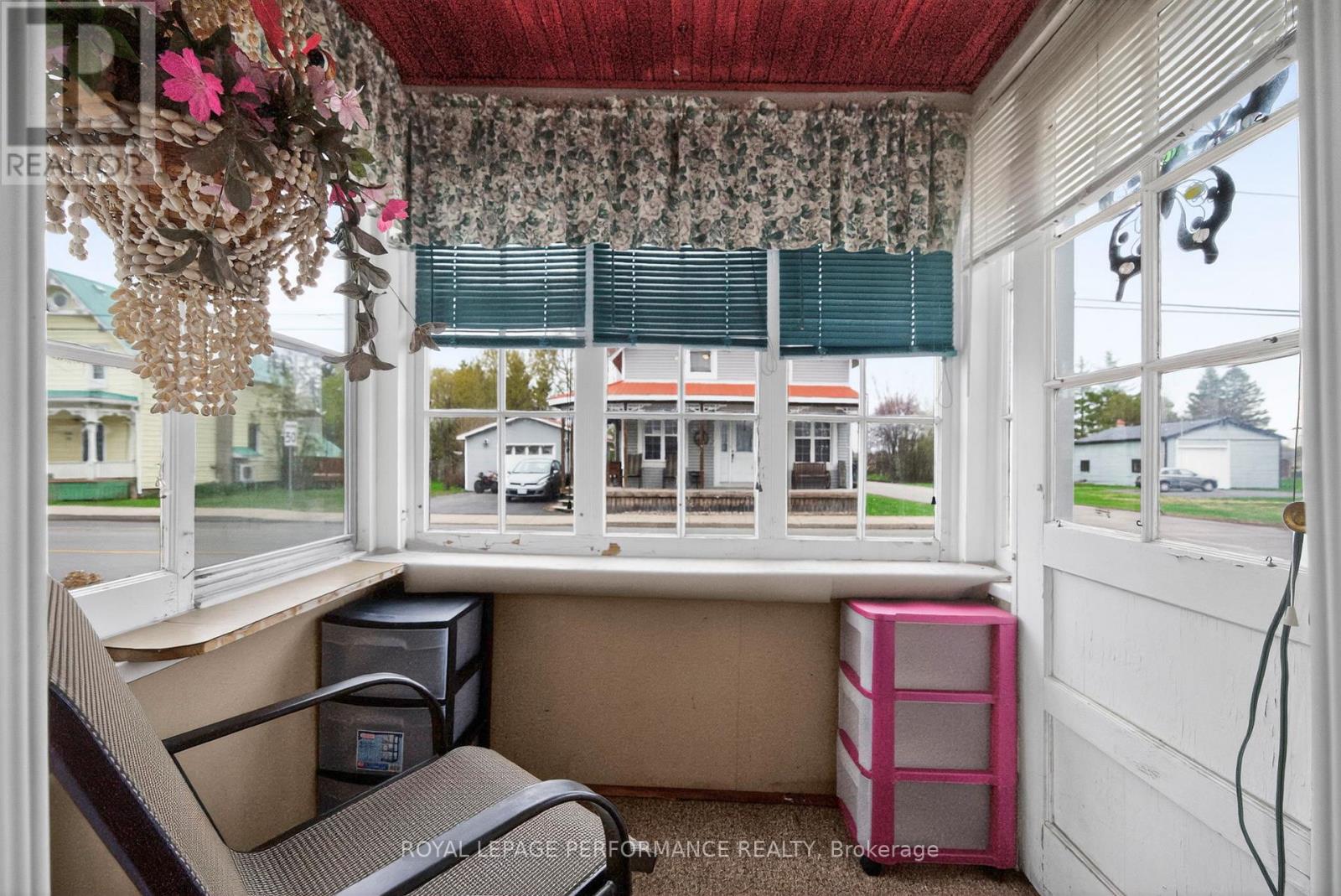 3242 AVONMORE MAIN STREET