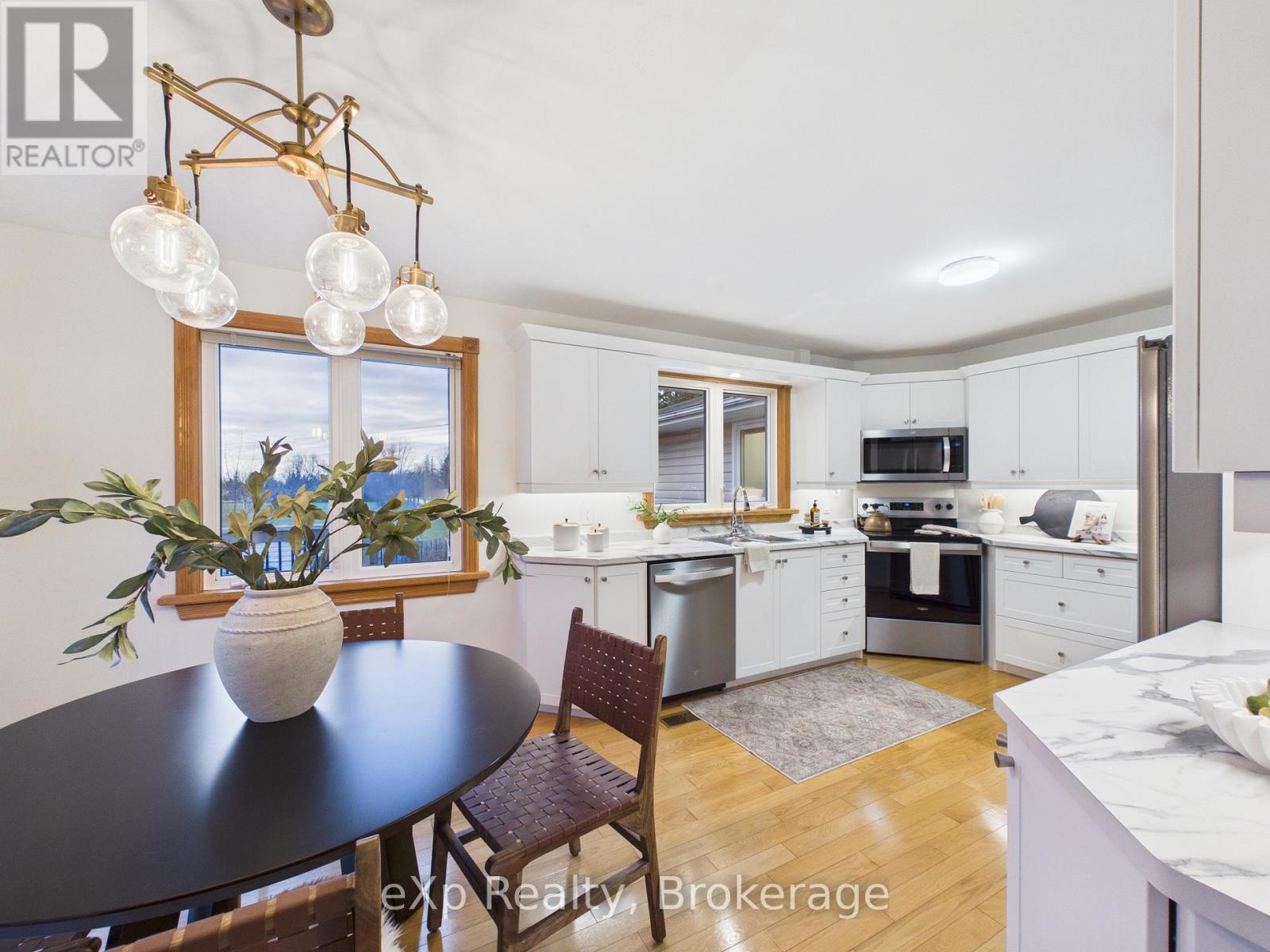 422 WELLINGTON STREET