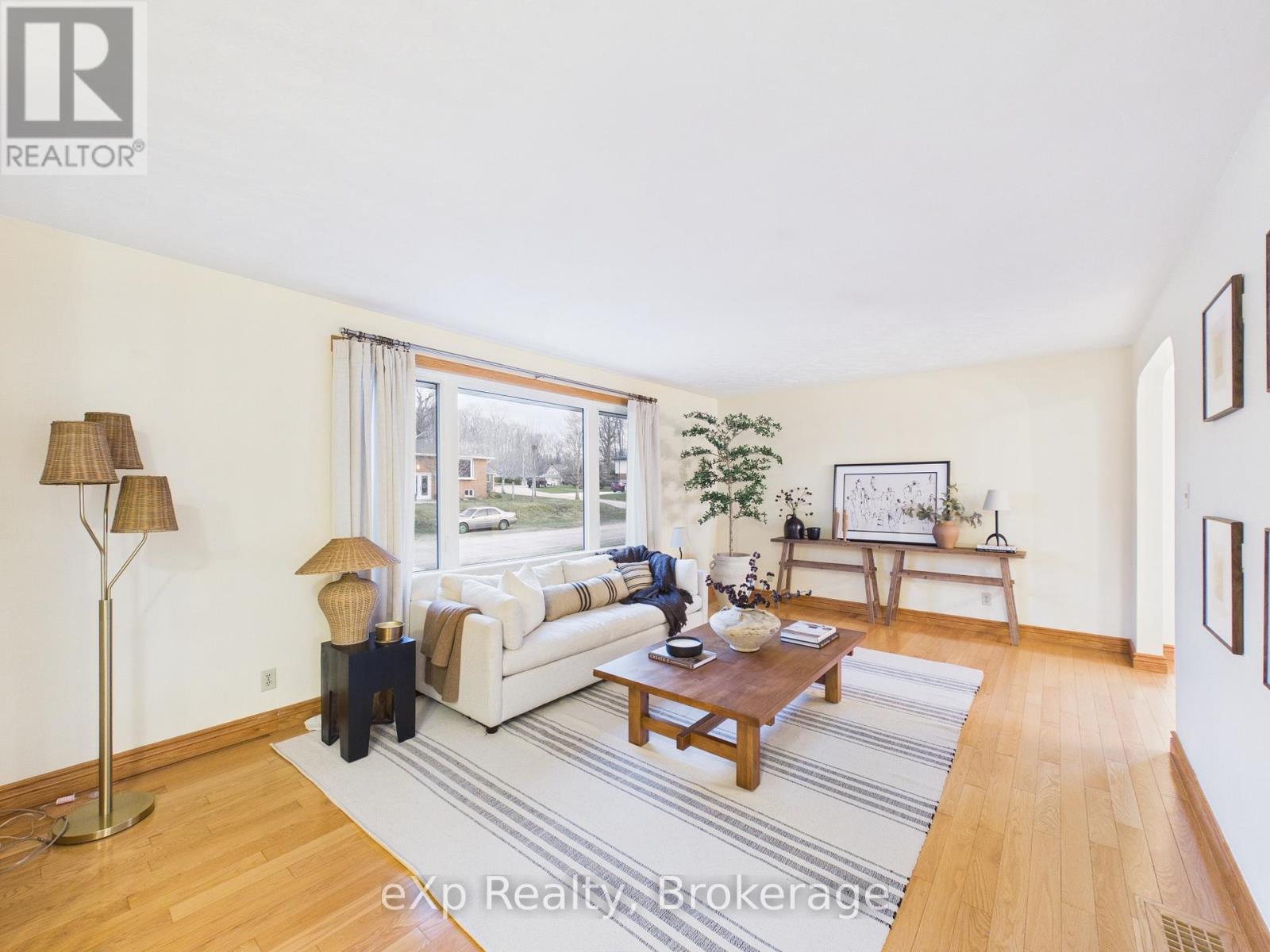 422 WELLINGTON STREET