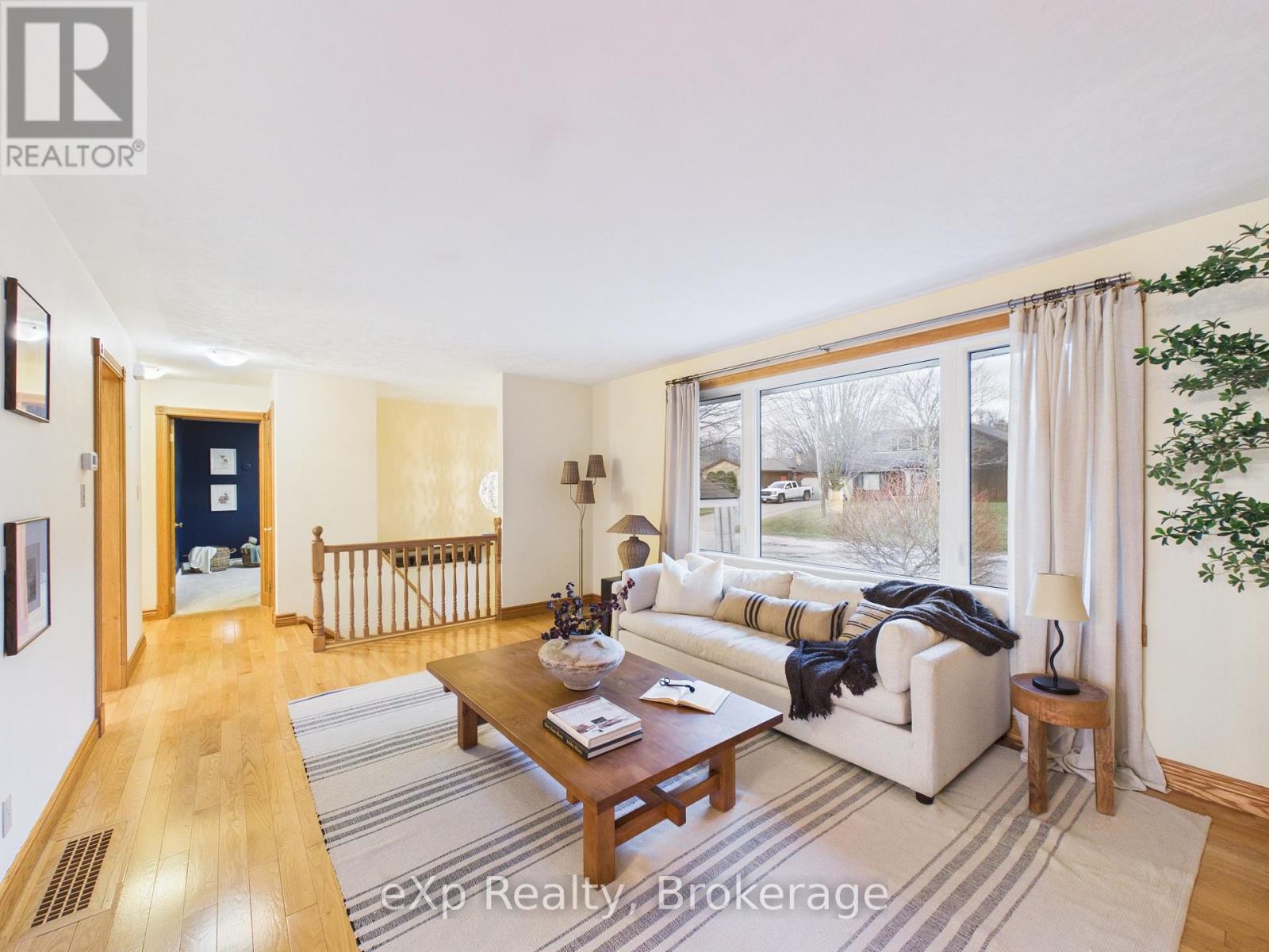 422 WELLINGTON STREET