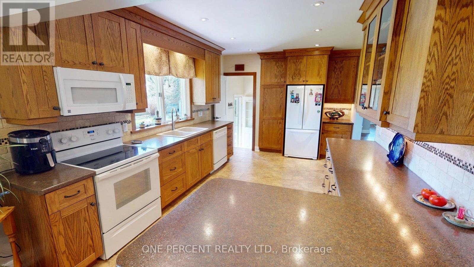 16 DALEVIEW CRESCENT
