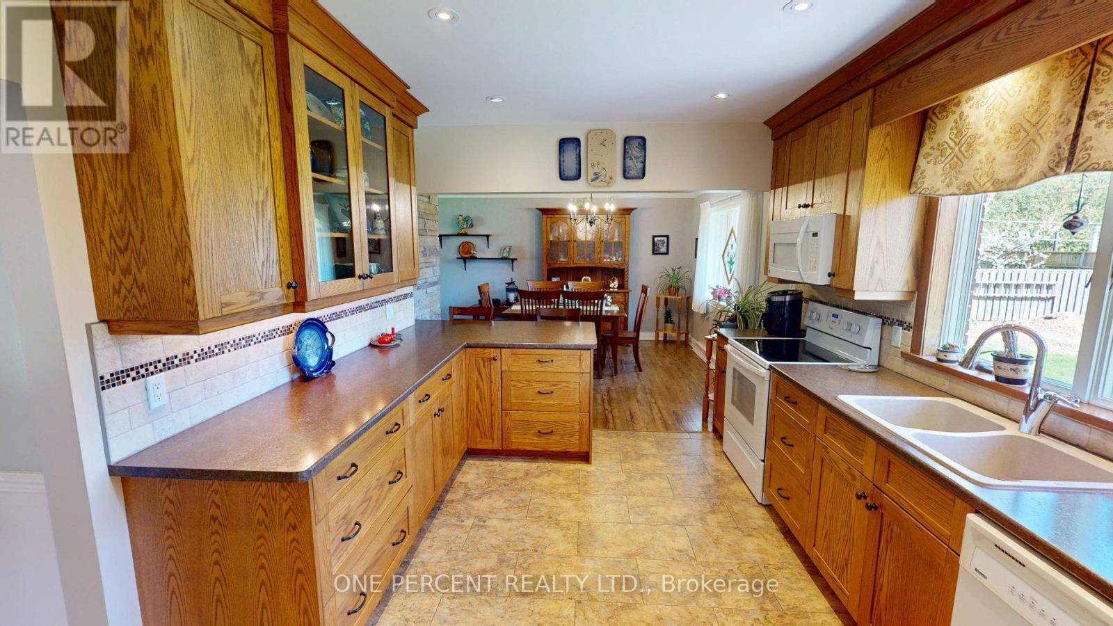16 DALEVIEW CRESCENT