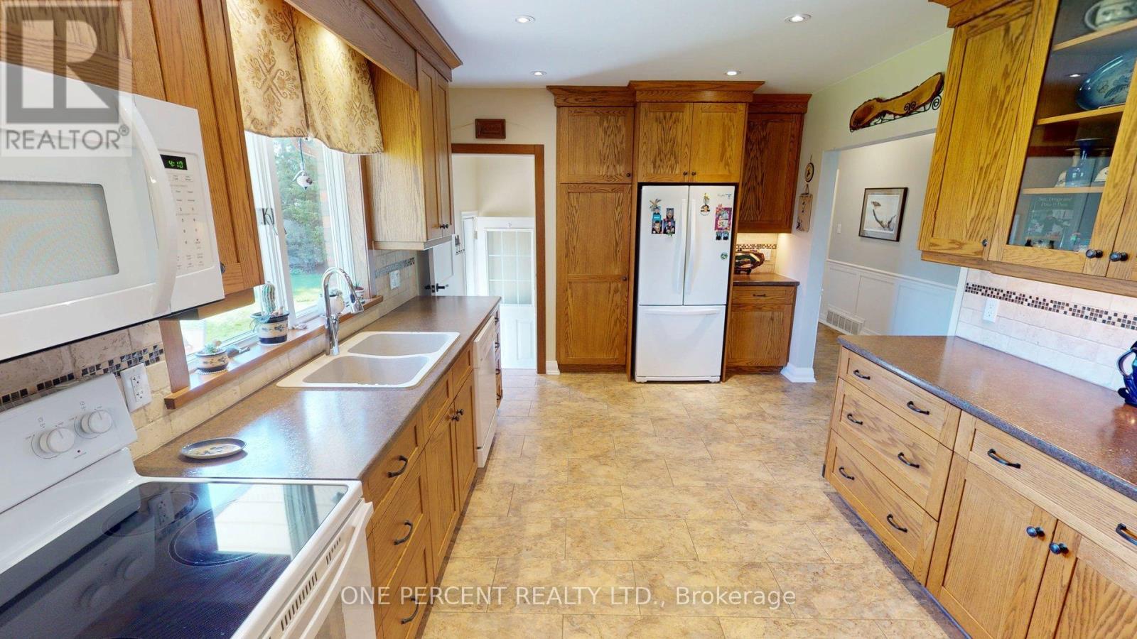 16 DALEVIEW CRESCENT