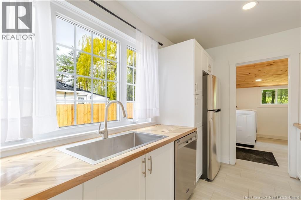 733 MacLaren Avenue - Photo 2