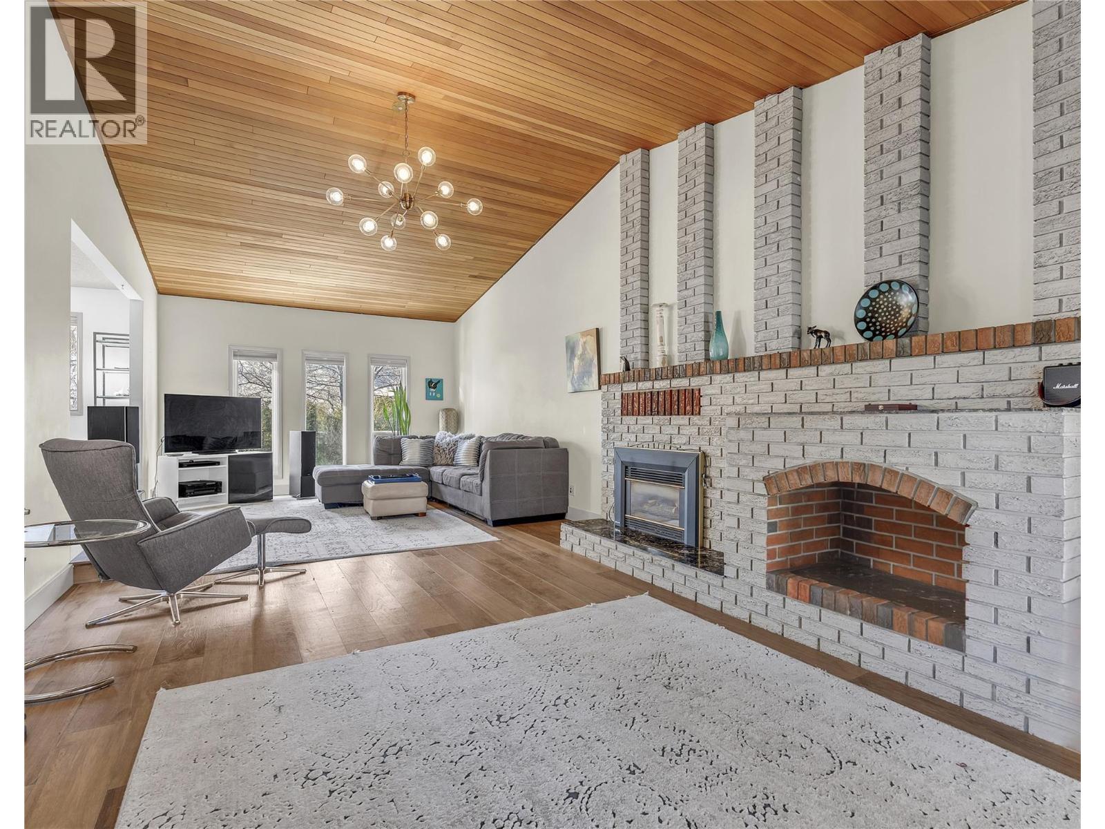 114 MURRAY Drive