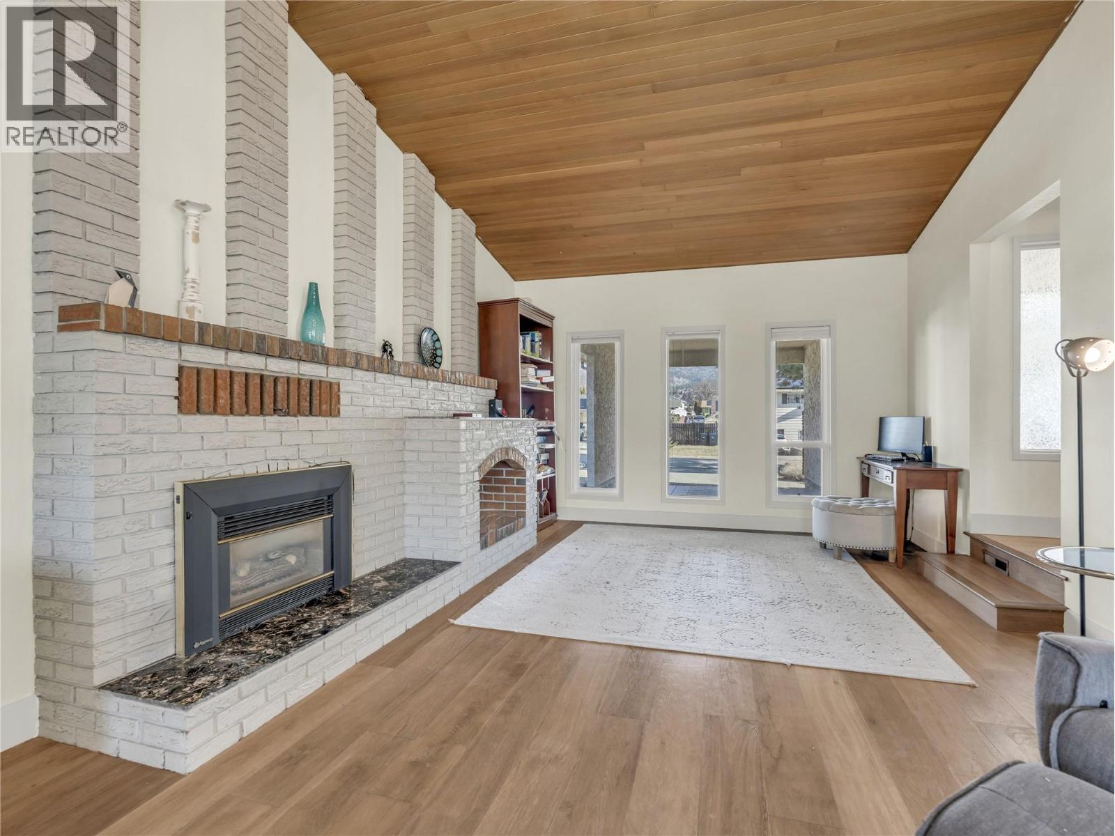 114 MURRAY Drive