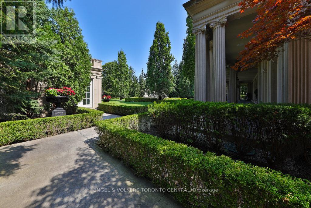 489 LAKESHORE ROAD E