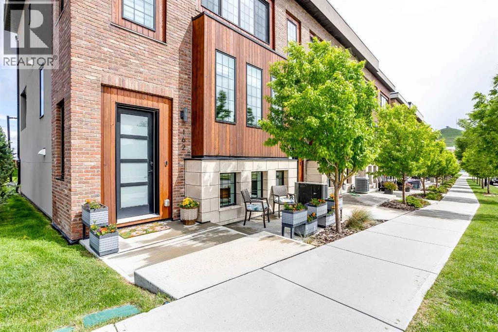 162 Greenbriar Way NW