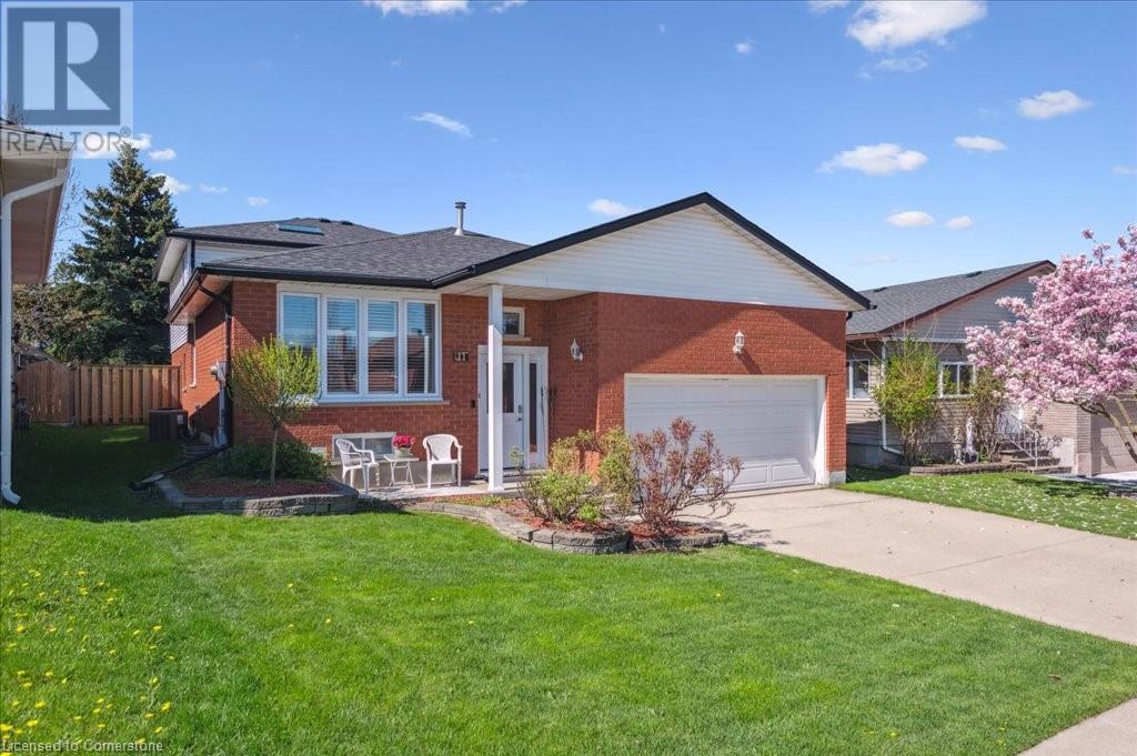 11 STONEHENGE Place