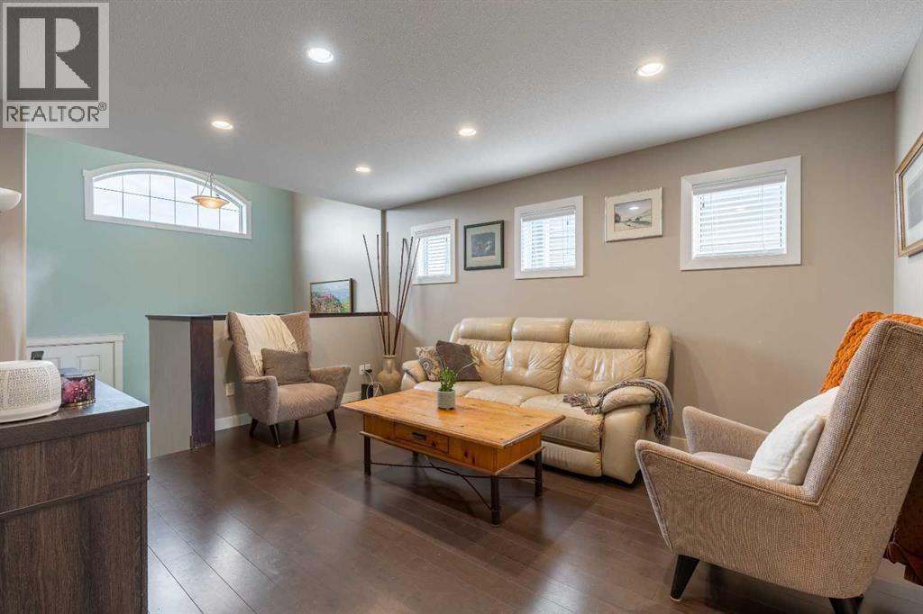 222 Firelight Crescent W