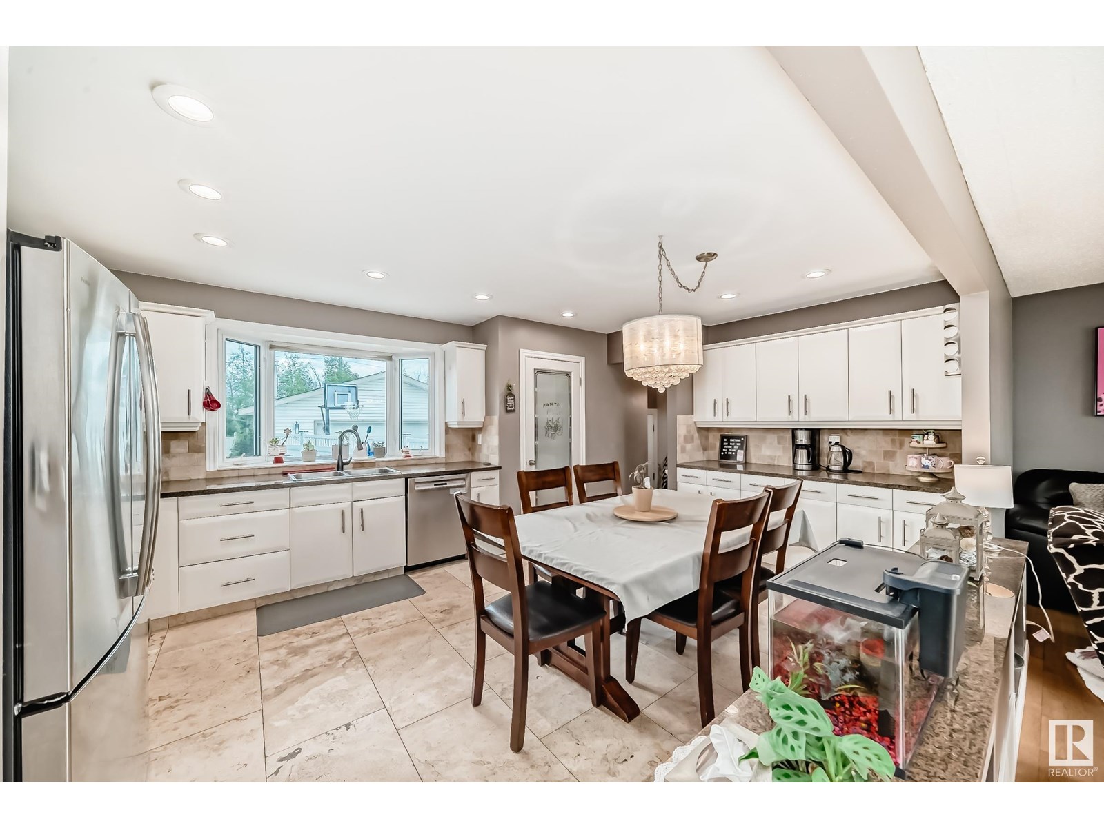 352 HUFFMAN CR NW
