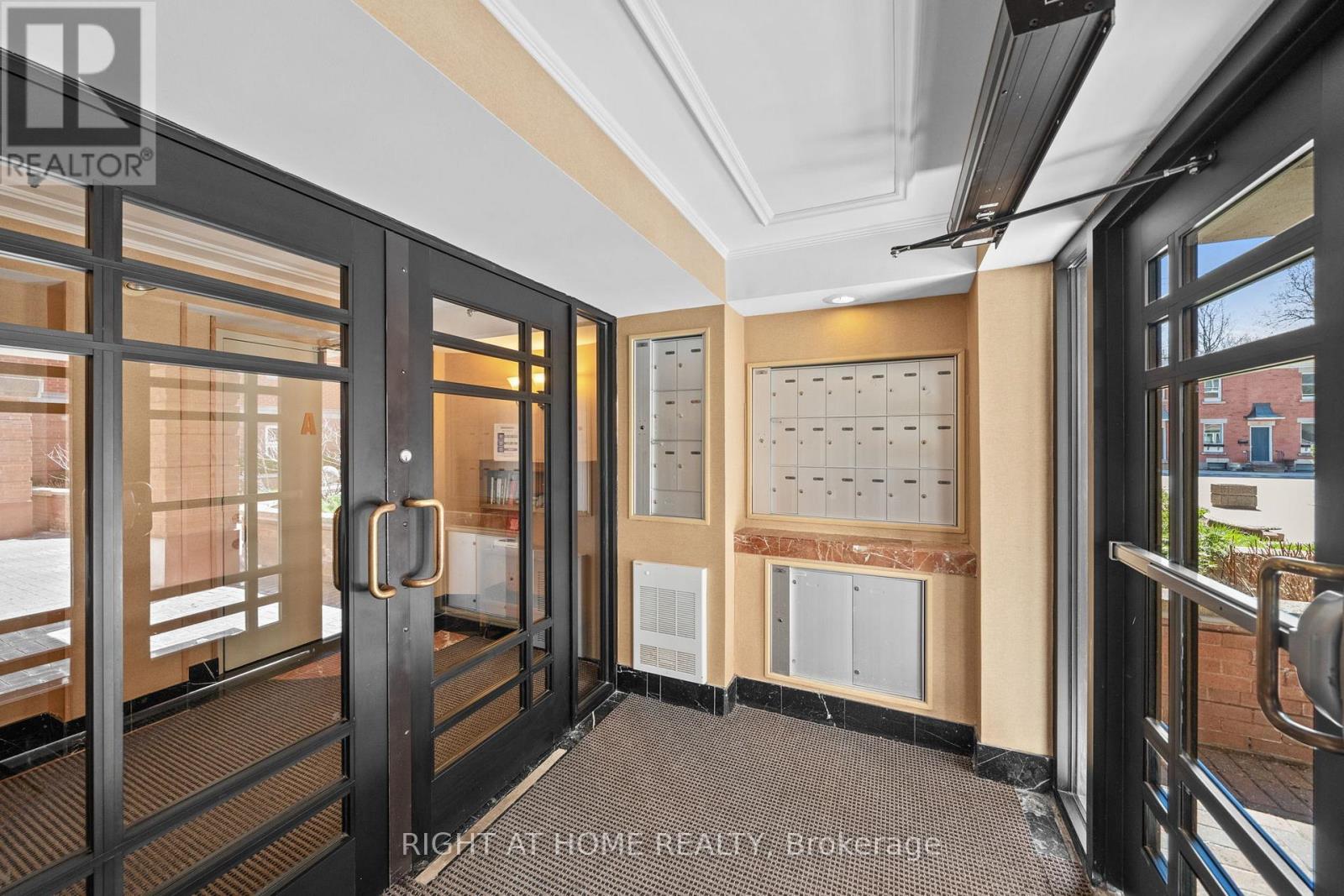 301 - 320 CRICHTON STREET N