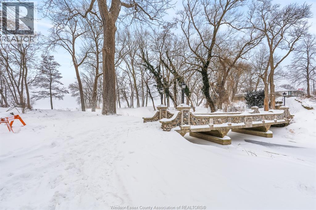 12 LAKESIDE CRESCENT