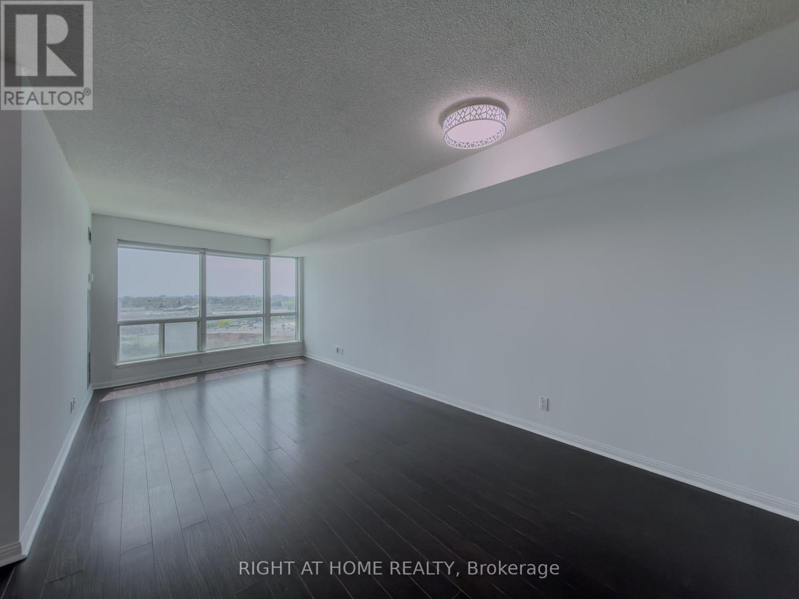 1008 - 8 LEE CENTRE DRIVE