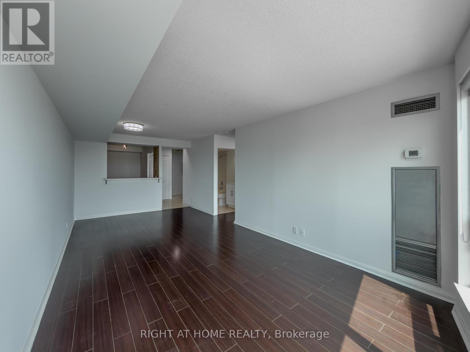 1008 - 8 LEE CENTRE DRIVE