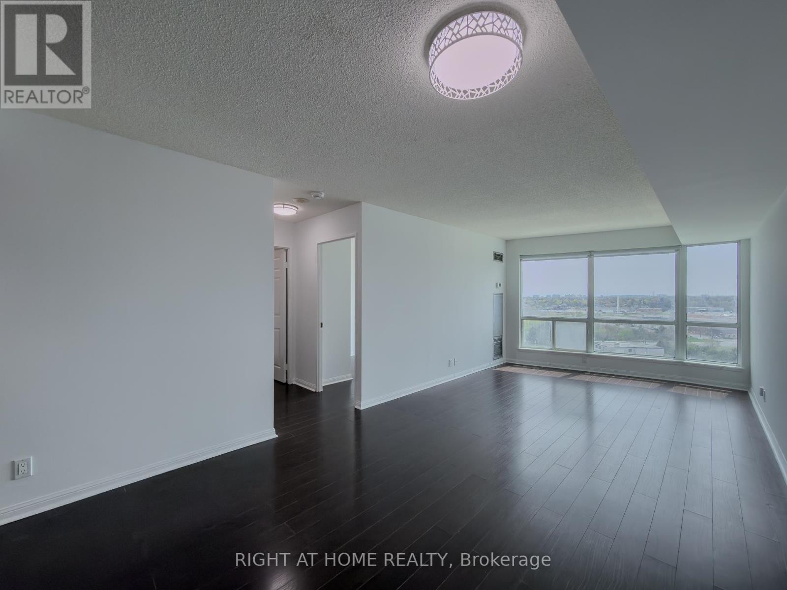 1008 - 8 LEE CENTRE DRIVE