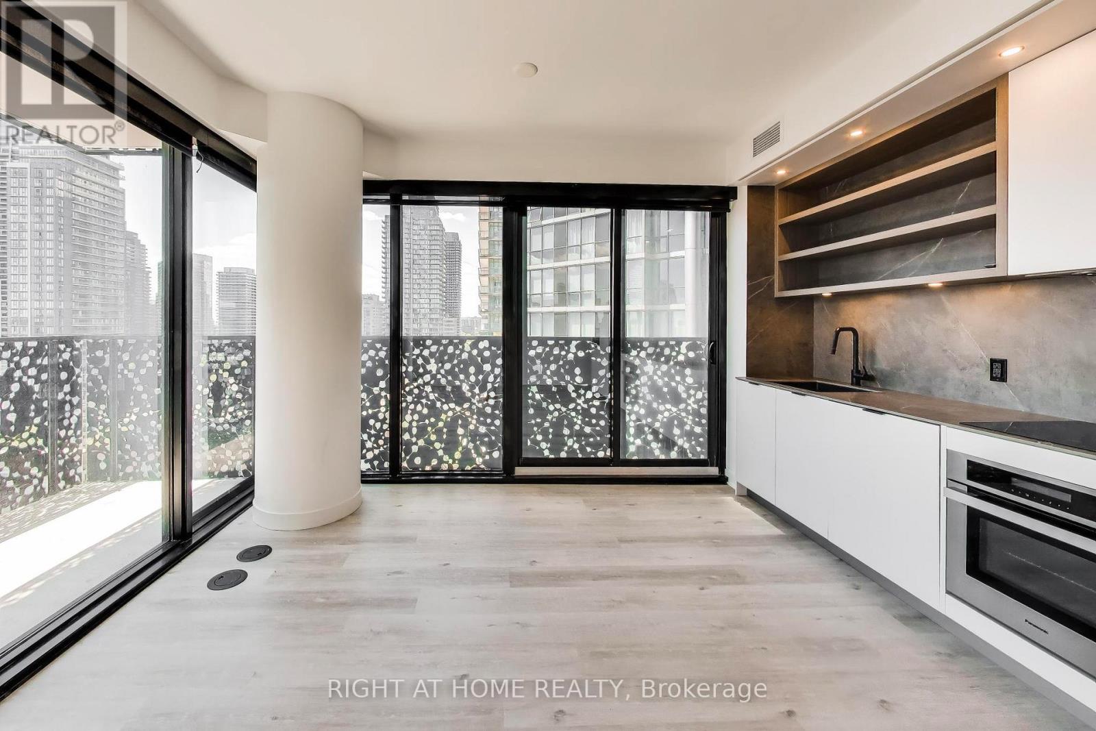 1406 - 55 CHARLES STREET E