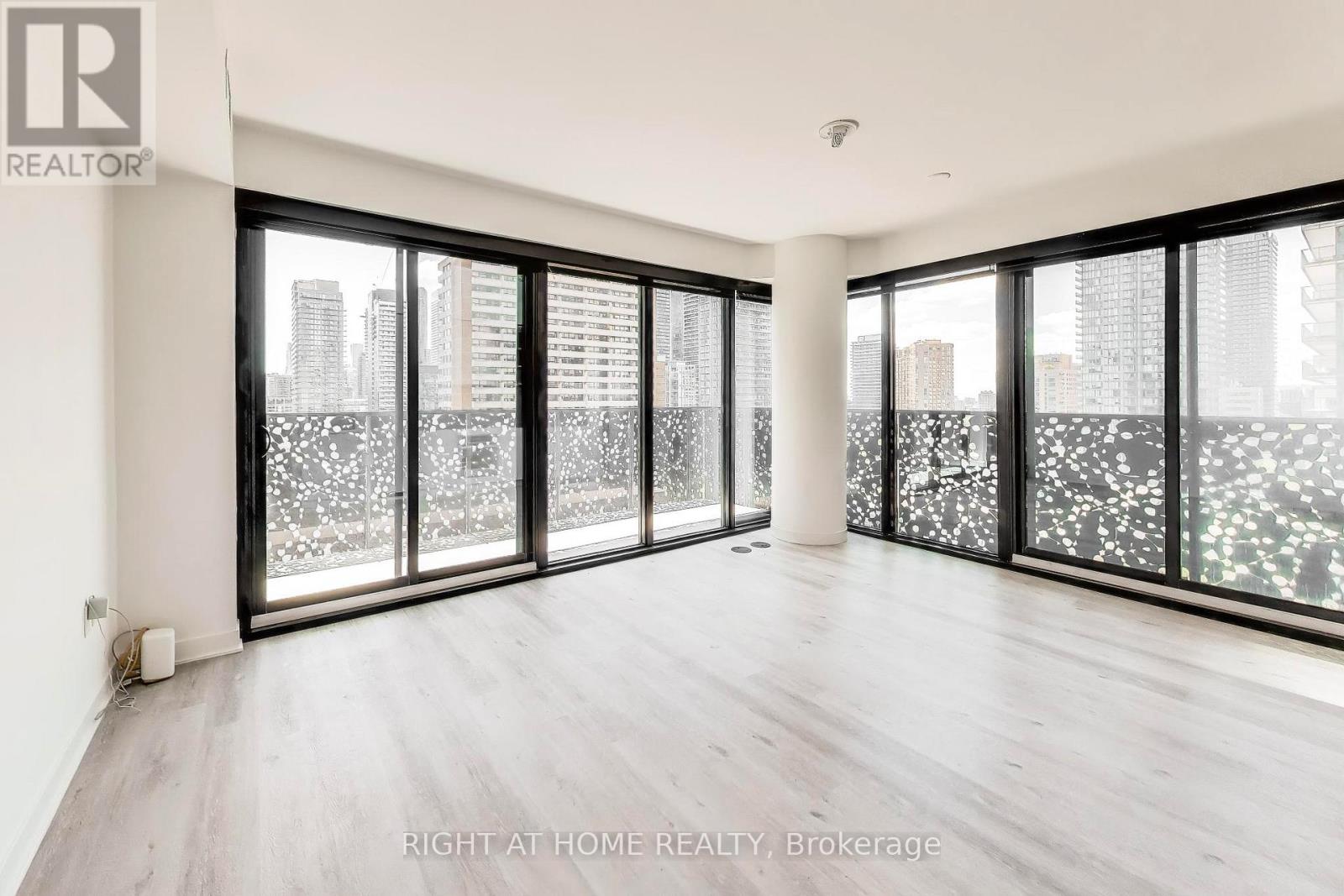 1406 - 55 CHARLES STREET E