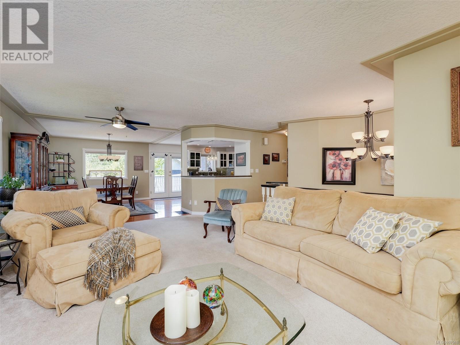1935 Riverside Dr