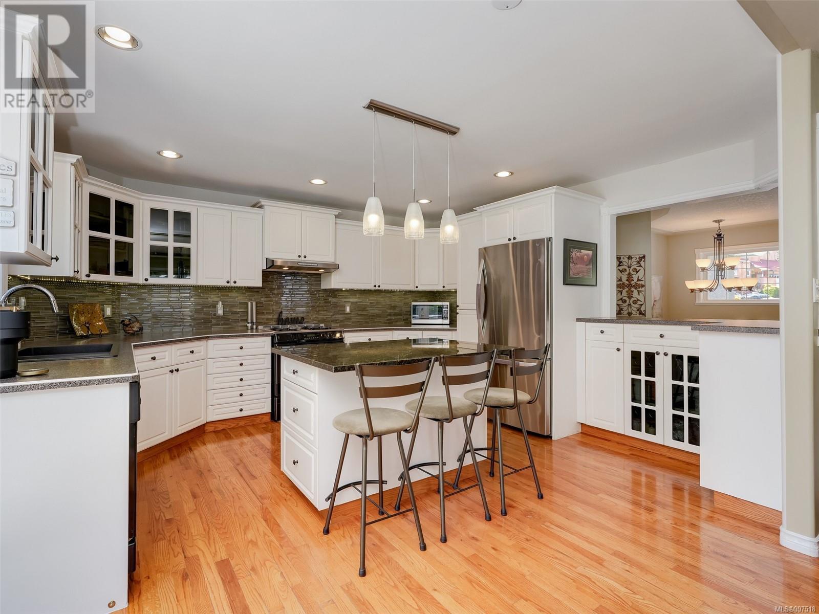 1935 Riverside Dr
