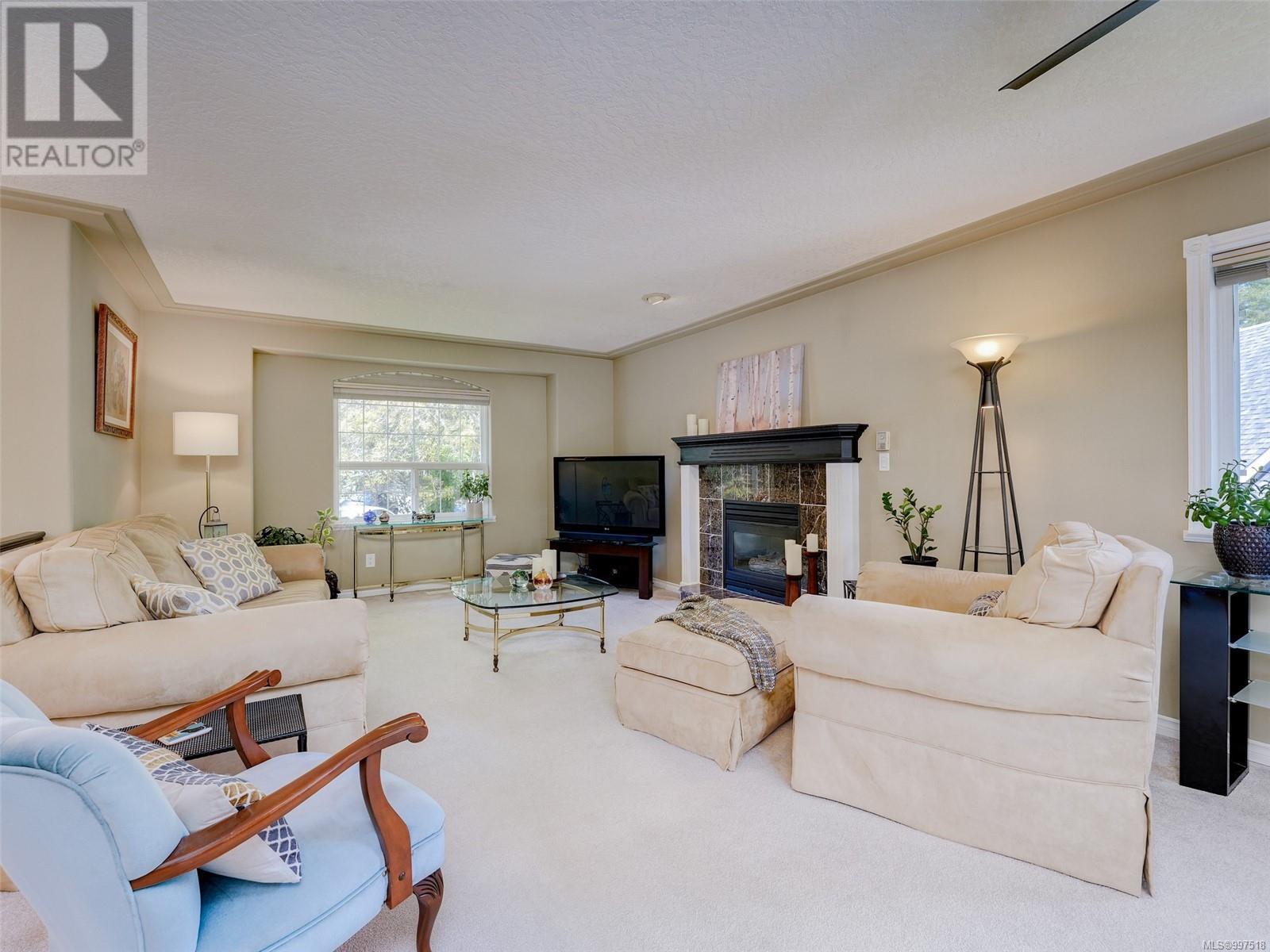 1935 Riverside Dr