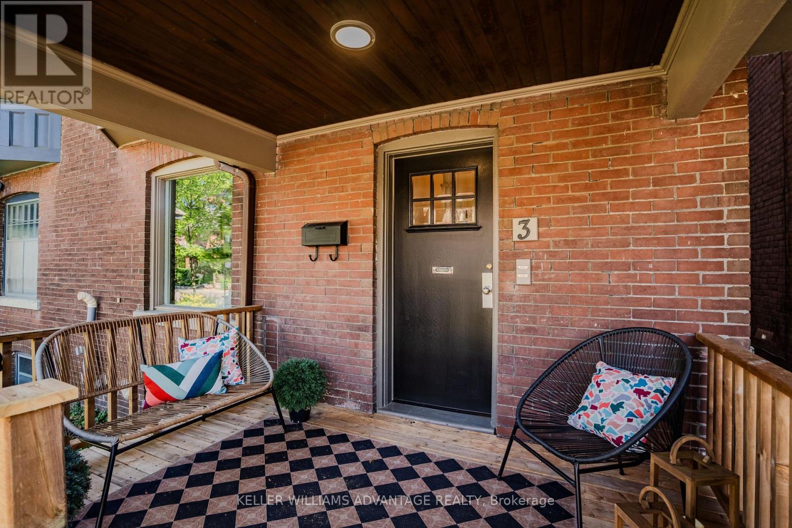 3 COLUMBINE AVENUE