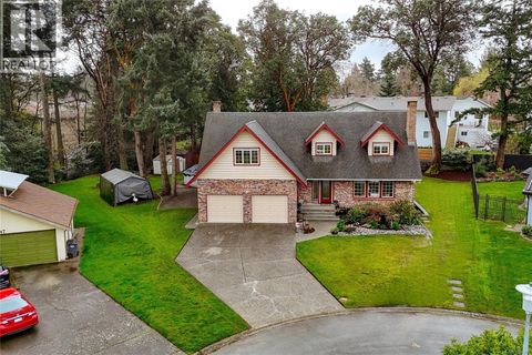 4243 Maimie Pl Saanich BC V8N5T4