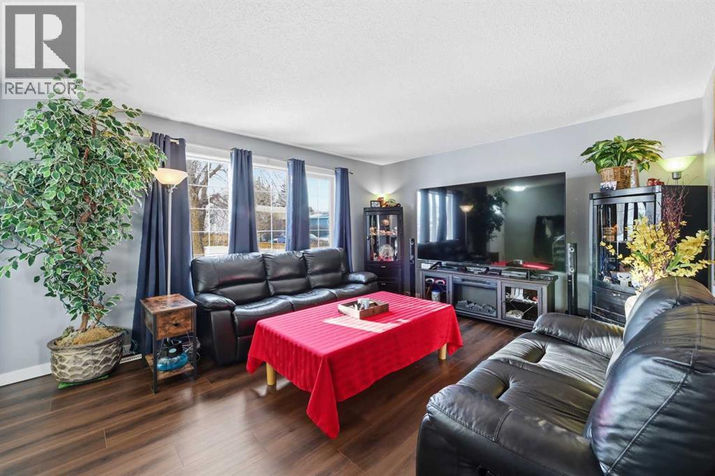 24 Huntstrom Road NE