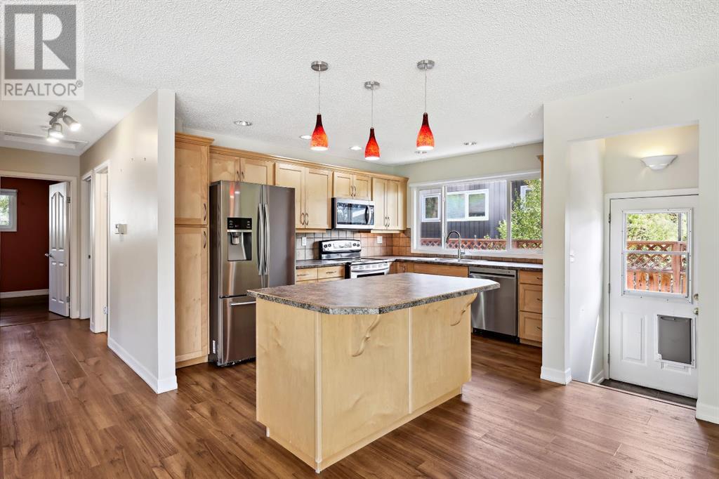 207 Lake Ontario Place SE