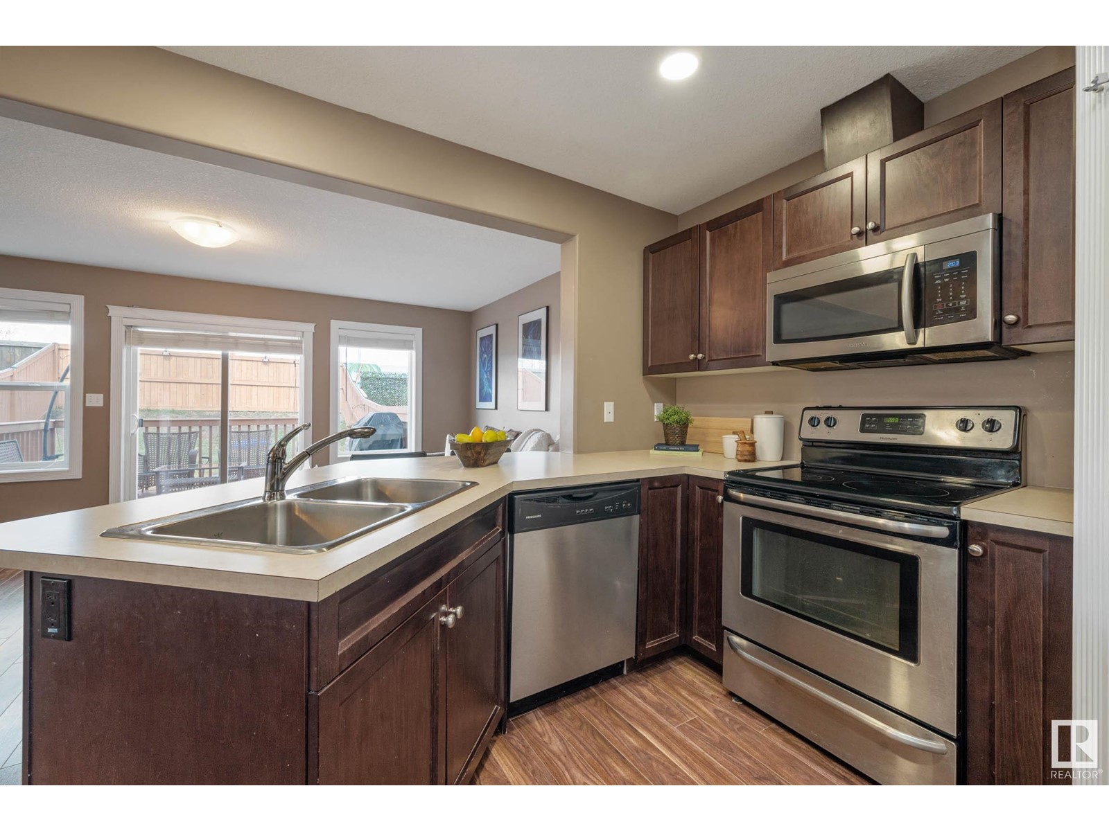 3216 152 AV NW