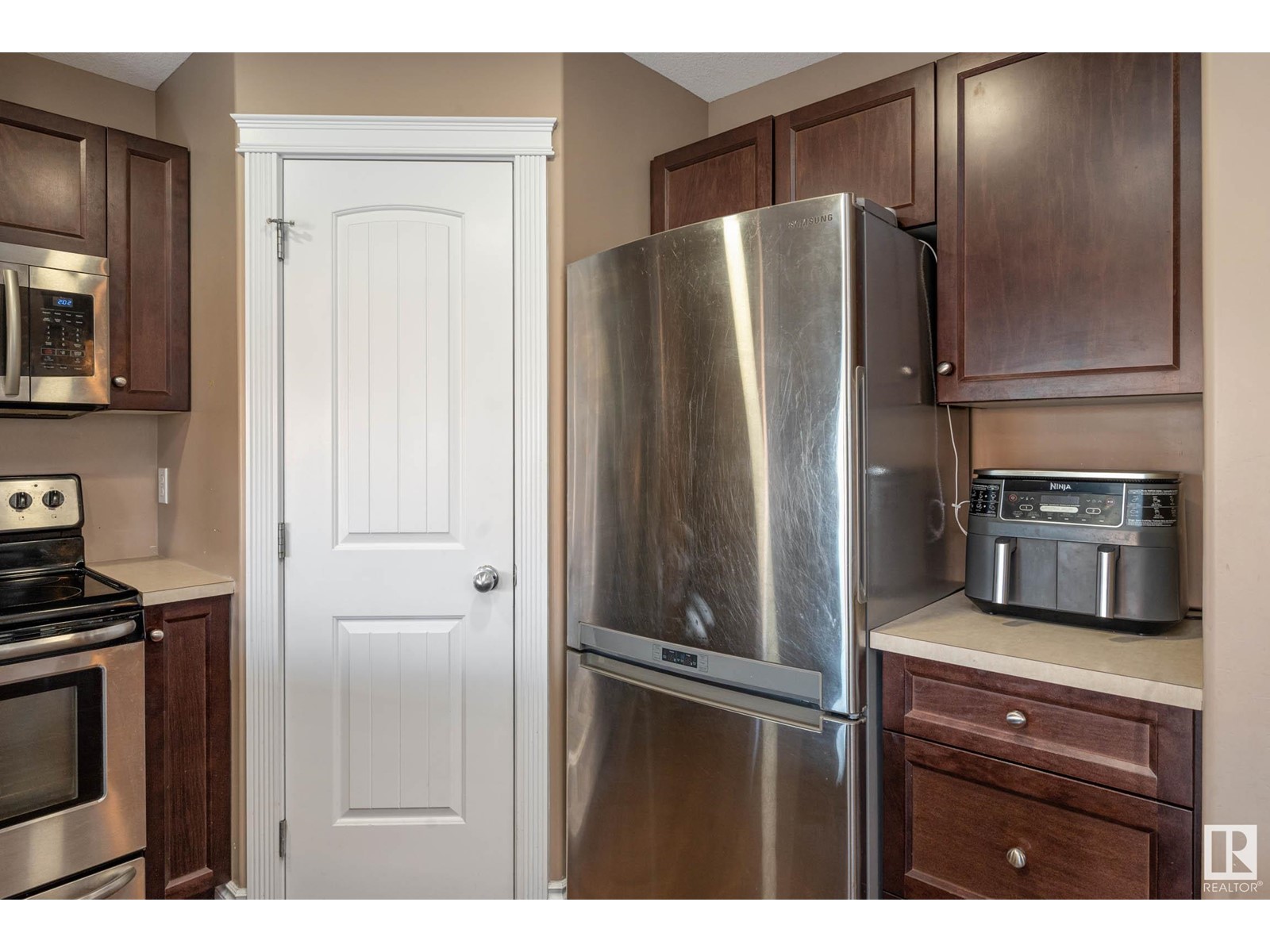 3216 152 AV NW
