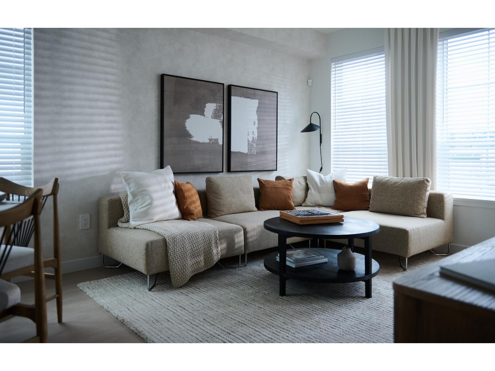 78 2886 MONTROSE AVENUE