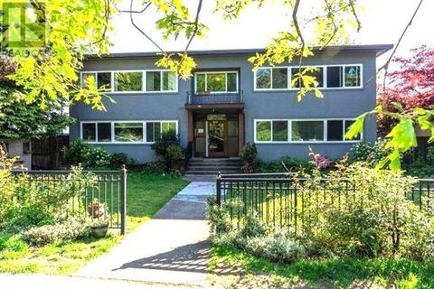 6 369 W 4TH STREET North Vancouver BC V7M1J2