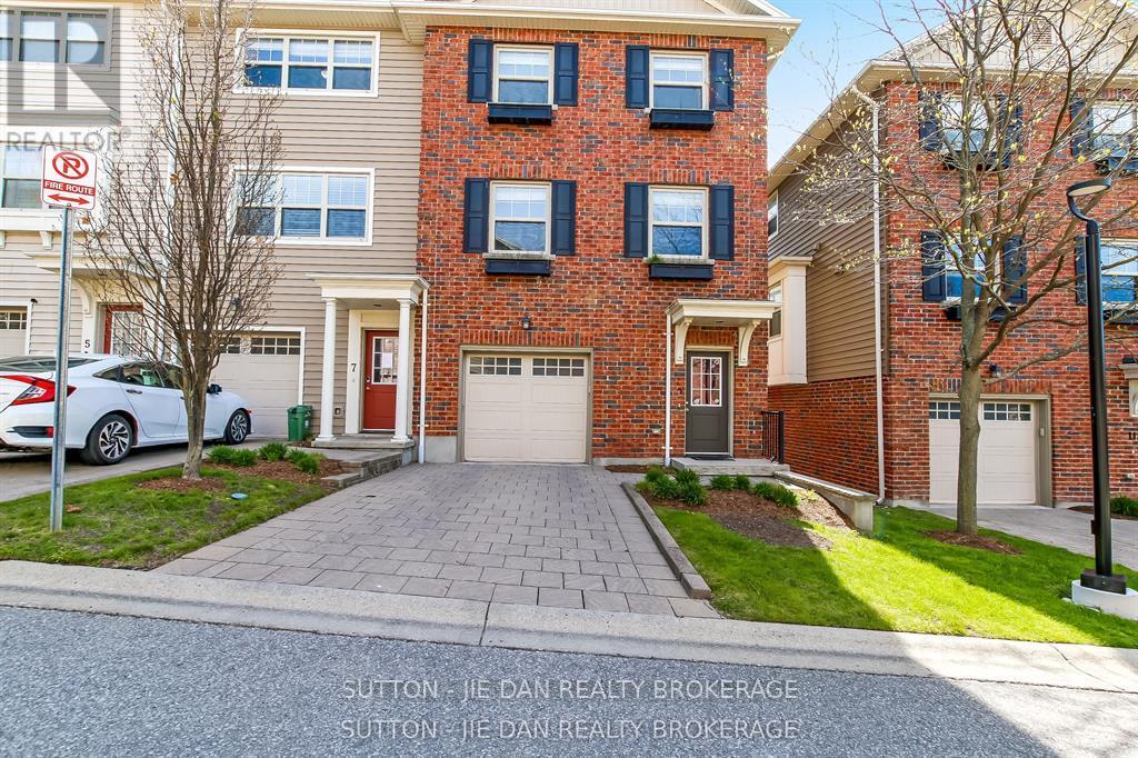Photo 1 of 27 — 9 - 1850 BEAVERBROOK AVENUE Unit 9, London North (North M), ON N6H0G7