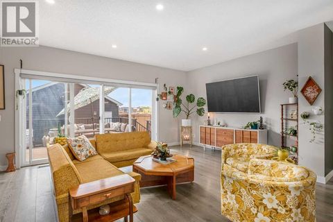 1093 Chinook Gate Heath SW Airdrie AB T3B5E1