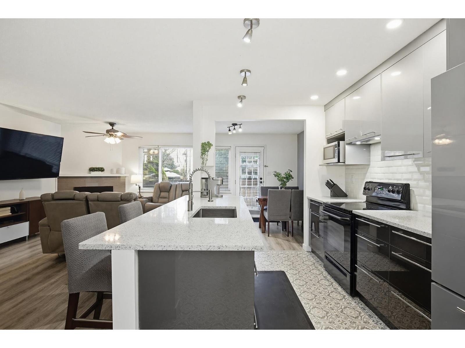 24 33361 WREN CRESCENT