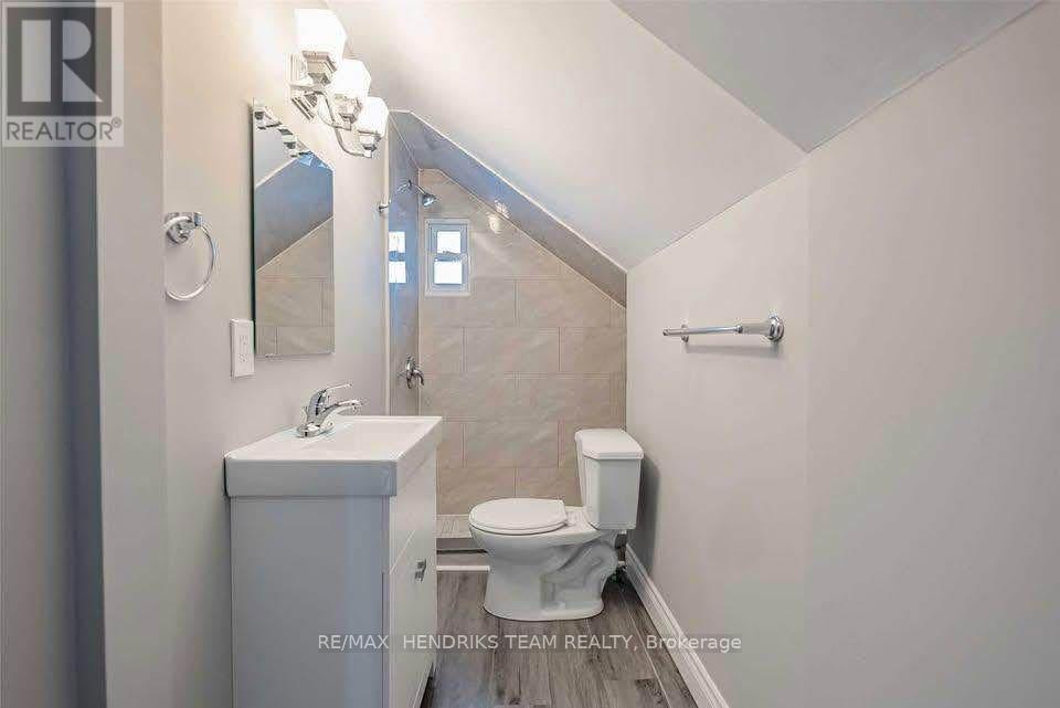 UPPER FLOOR - 9 RYKERT STREET