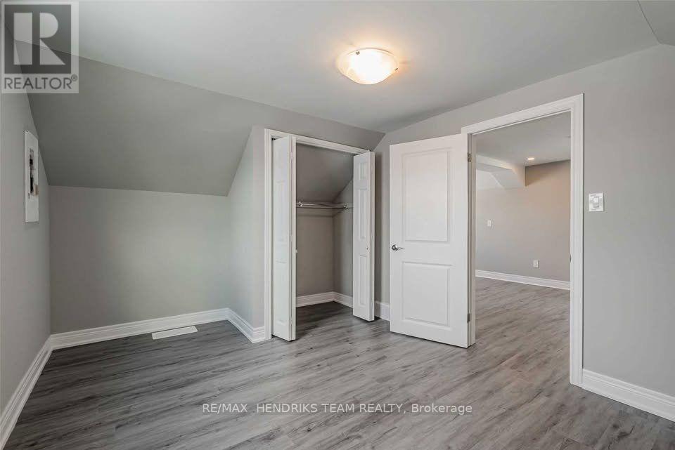 UPPER FLOOR - 9 RYKERT STREET