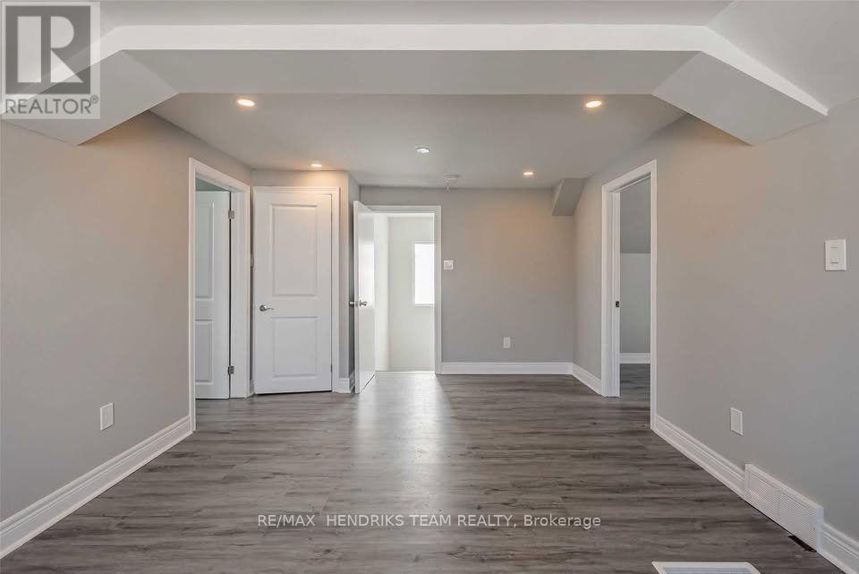 UPPER FLOOR - 9 RYKERT STREET