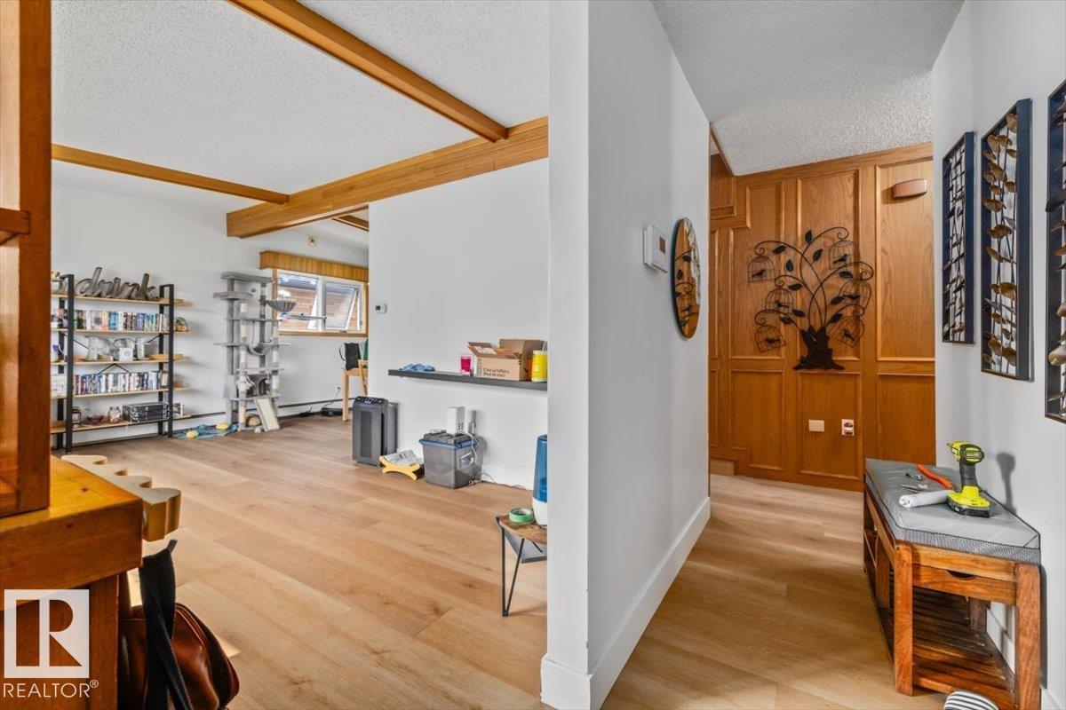 8736 72 ST NW NW