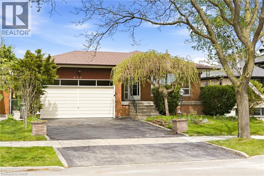 893 HOLLOWTREE Crescent
