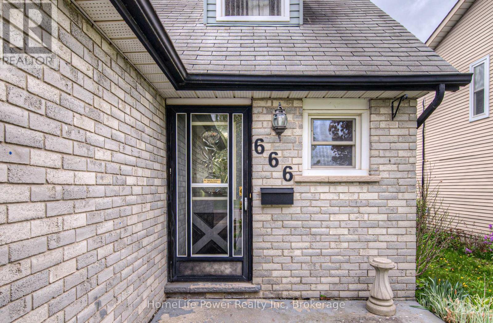 666 ELGIN STREET N