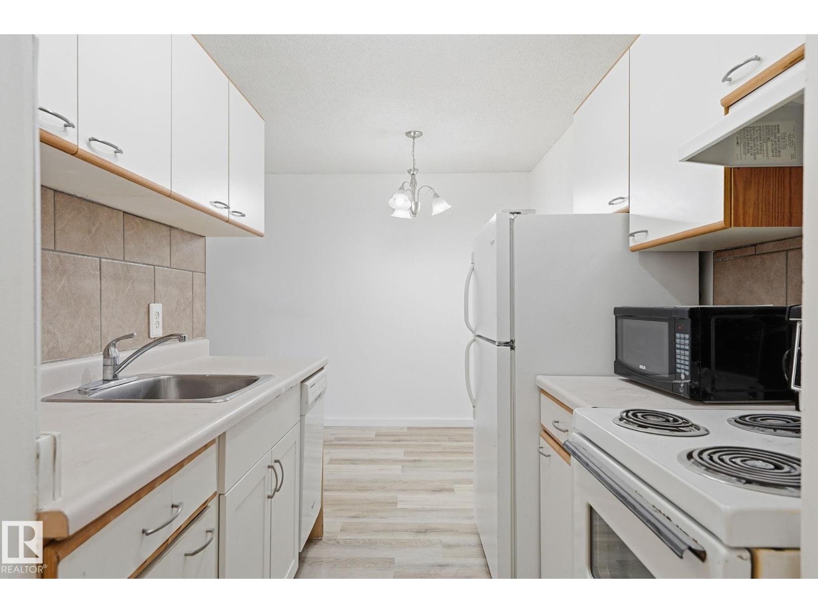 #205 9028 JASPER AV NW